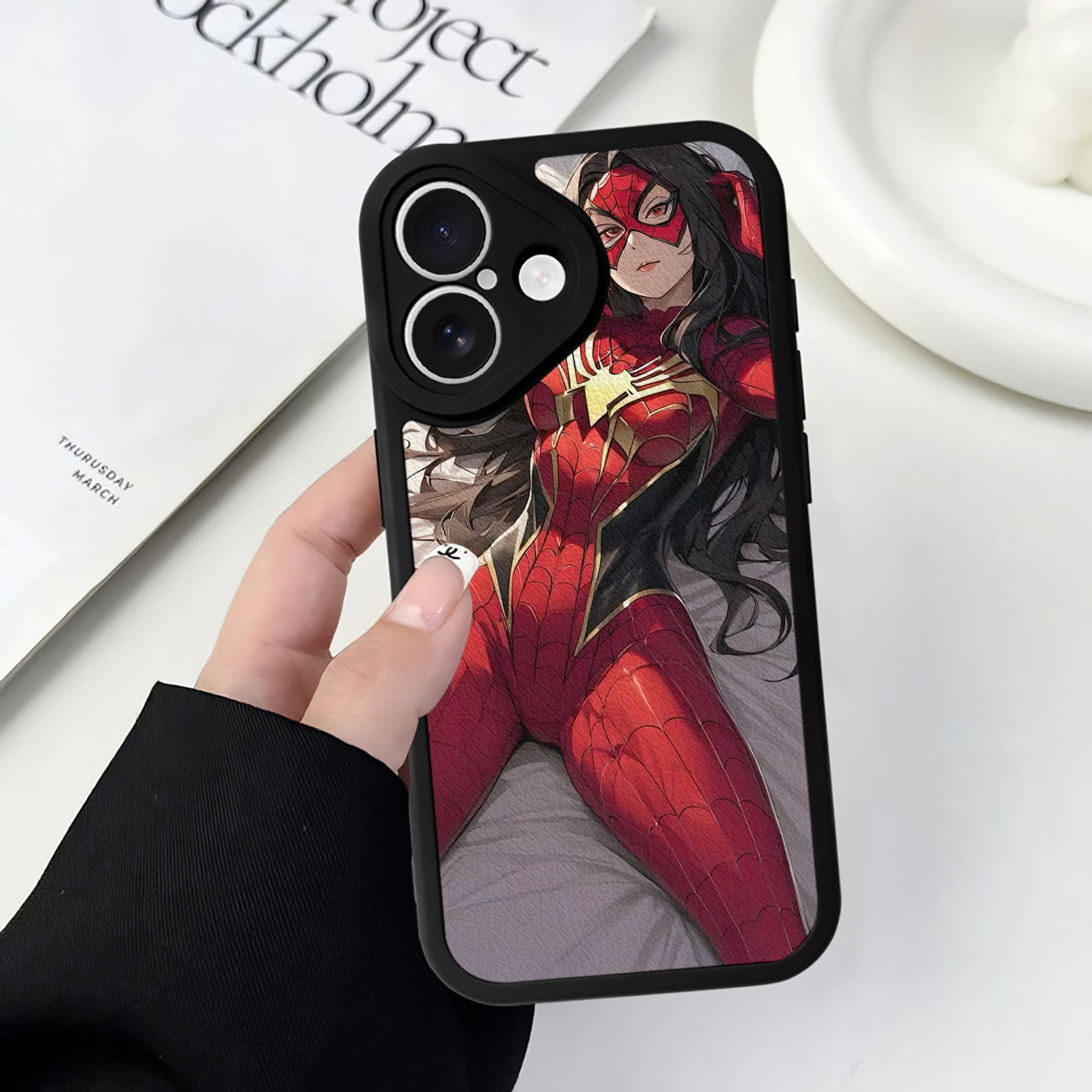 （画像用） Spider Man スパイダーマン 【iPhone 16シリーズ対応】シリコンスマホケース（レザー調） 材質：シリコン